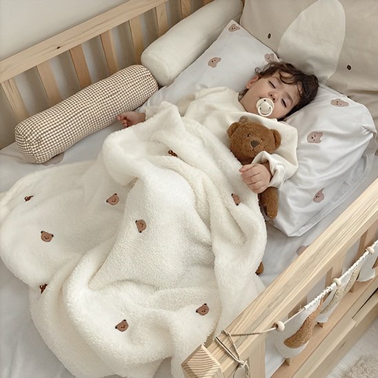 couverture bébé blanc crème petits visages oursons enfant endormi tétine