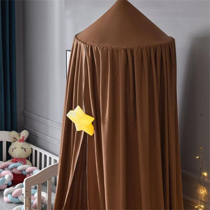 ciel de lit bébé brun gros plan haut étoile lumières berceau