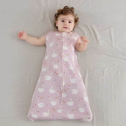 gigoteuse rose motifs cygnes blancs coeurs enfant couché pleine grandeur