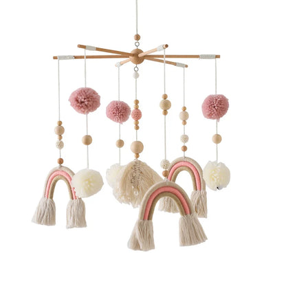 mobile bébé arc-en-ciel beige rose brun bois corde