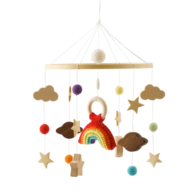 mobile bébé bois tricot arc-en-ciel couleurs planètes nuages étoiles