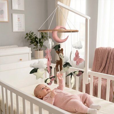 mobile bébé forêt feutre nuages papillons lune étoiles faon enfant couché