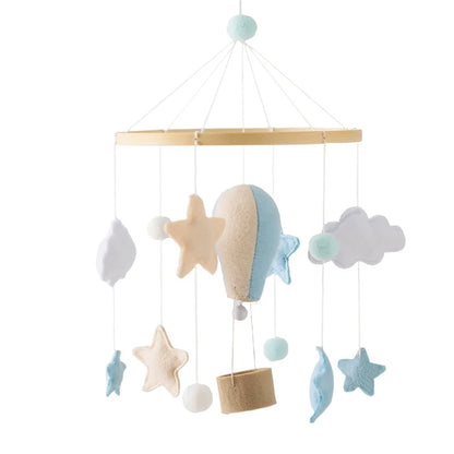 mobile bébé montgolfière bleu nacelle feutre étoiles nuages