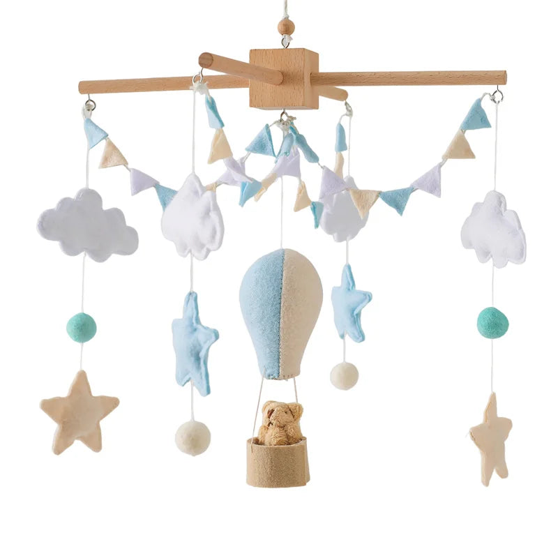 mobile bébé montgolfière bleu nacelle feutre moelleux bois étoile nuage boules banderole ourson