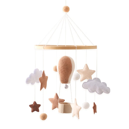 mobile bébé montgolfière nacelle feutre moelleux bois étoile nuage boules brun beige blanc 