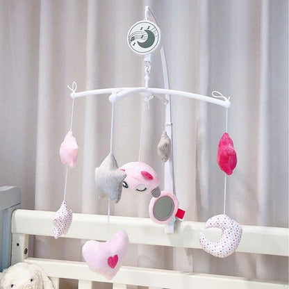 mobile bébé plastique blanc hibou rose étoiles lune coeurs gros plan