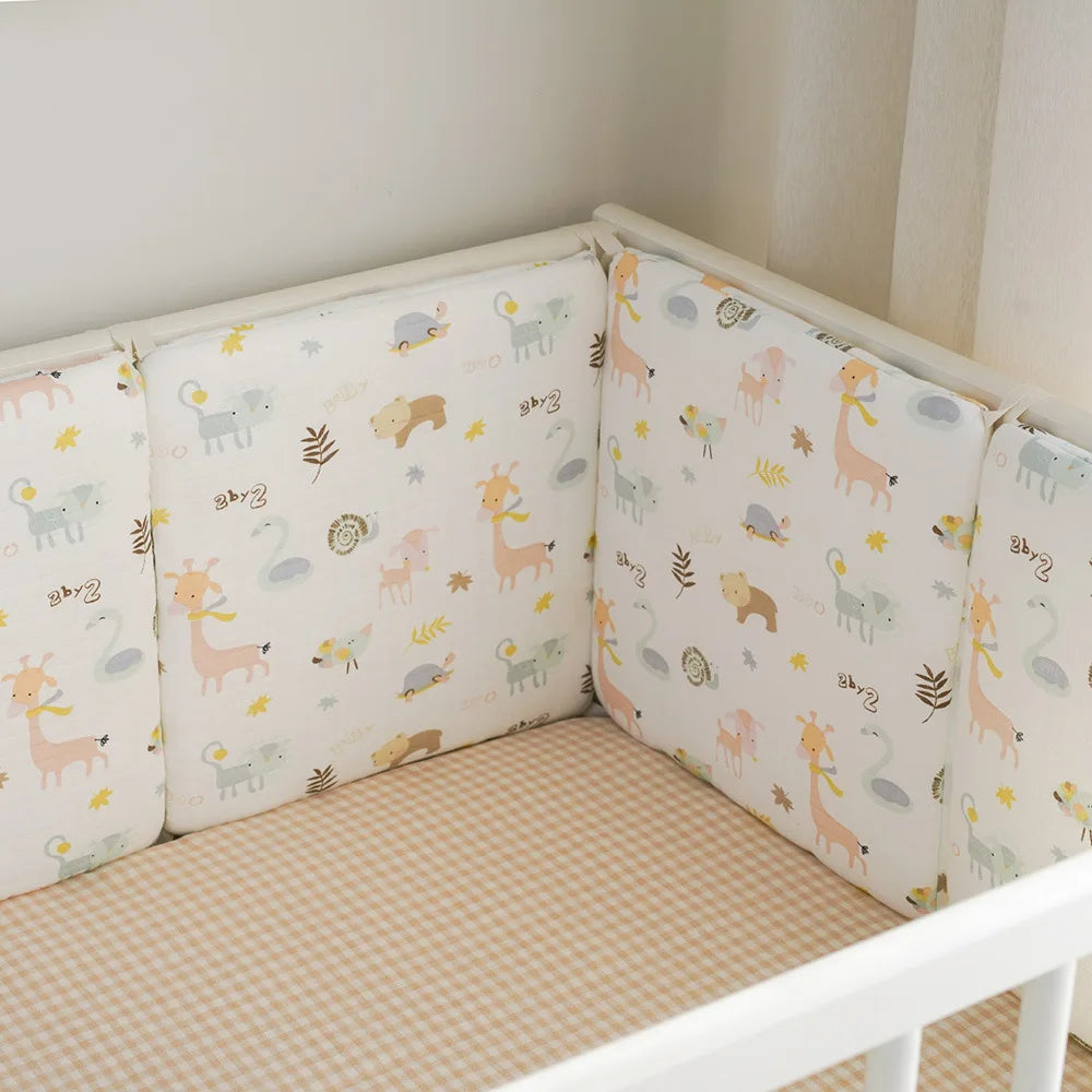 tour de lit bébé animaux forêt matelas orange gros plan