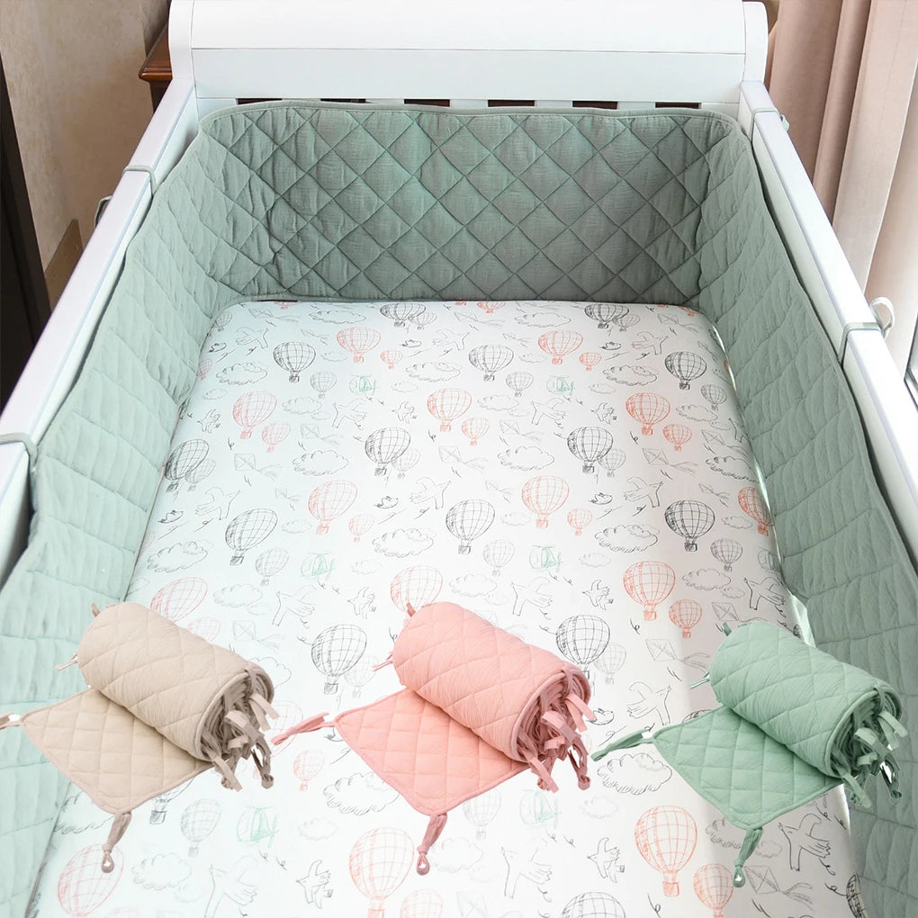 tour de lit bébé vert aussi beige rose berceau blanc