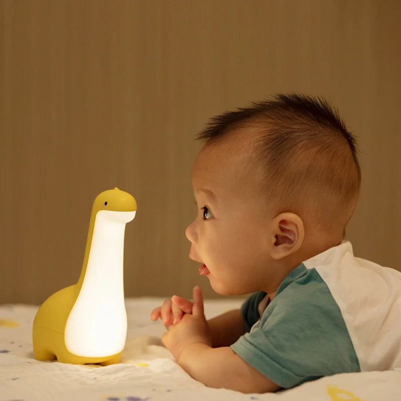 veilleuse bébé dinosaure jaune lumière forte bébé couverture regarde