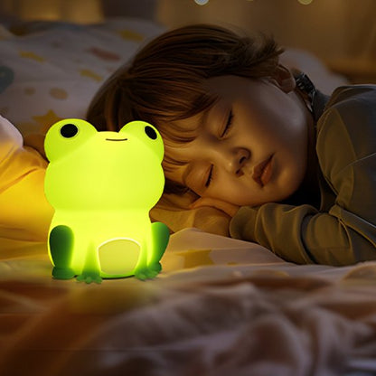 veilleuse bébé grenouille enfant endormi lit draps étoiles