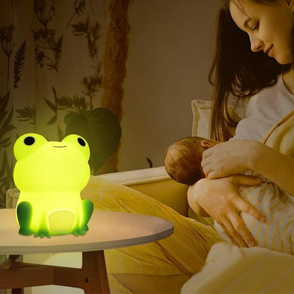 veilleuse bébé grenouille sur table maman allaitant enfant